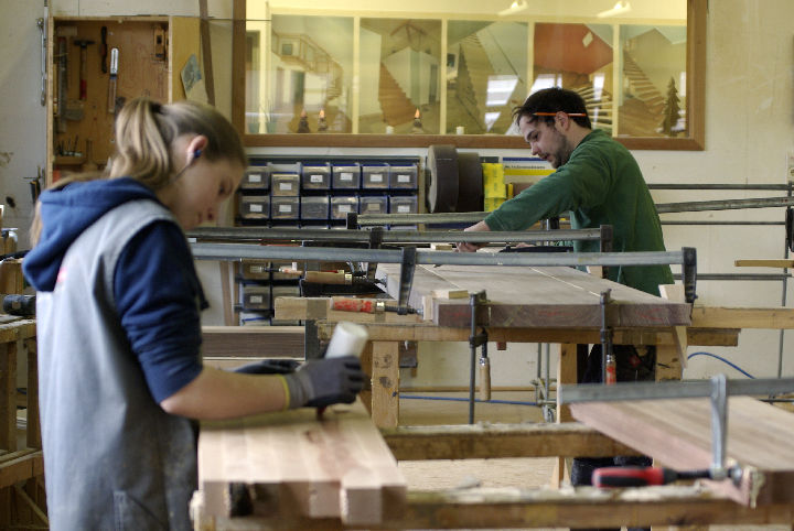Bild 3 Lehrling Tischler (m/w) oder  Tischlereitechniker (m/w) mit Schwerpunkt Produktion